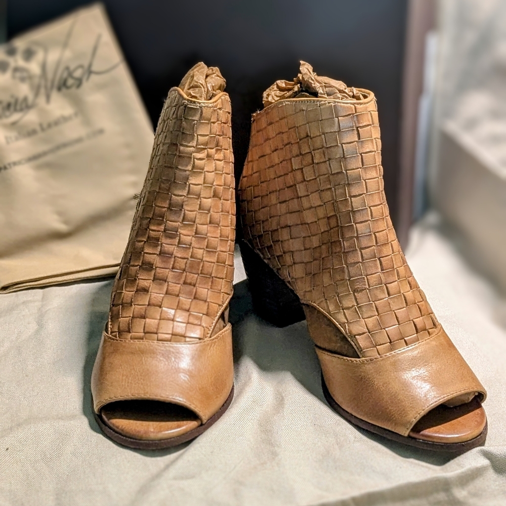 Patricia Nash Rosetta Tan Italian Woven Leather Peep Toe Ankle Booties Boots 7.5